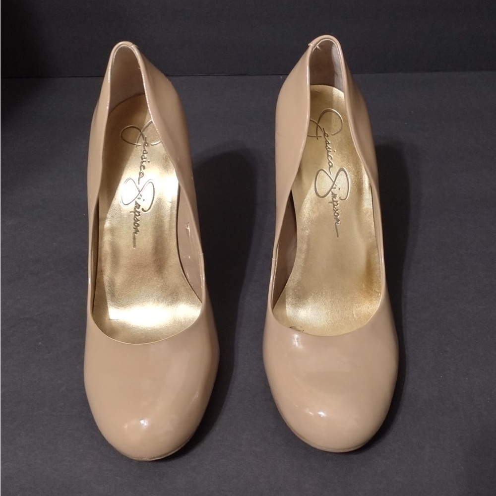 Jessica Simpson Nude Pumps size 10 pre owned Exellent condition